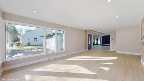 Living - 2140 Pfingsten Rd, Northbrook, IL 60062 photo 4 of 4
