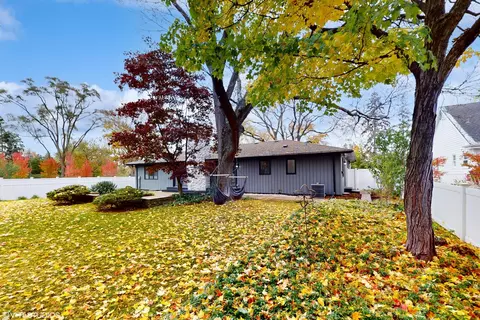 Exterior - 2140 Pfingsten Rd, Northbrook, IL 60062 photo 10 of 11