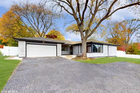 Exterior - 2140 Pfingsten Rd, Northbrook, IL 60062 photo 1 of 11