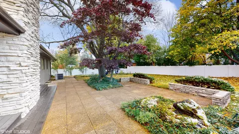 Exterior - 2140 Pfingsten Rd, Northbrook, IL 60062 photo 7 of 11