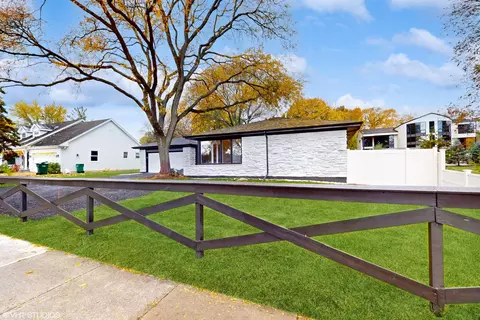 Exterior - 2140 Pfingsten Rd, Northbrook, IL 60062 photo 2 of 11