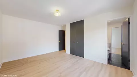 Bedroom - 2140 Pfingsten Rd, Northbrook, IL 60062 photo 2 of 2