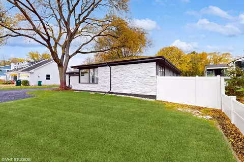Exterior - 2140 Pfingsten Rd, Northbrook, IL 60062 photo 4 of 11