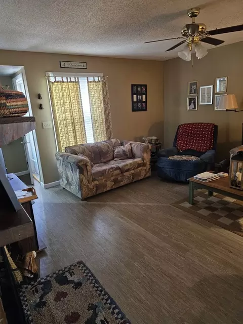Living - 2400 Austin Dr, Springfield, IL 62704 photo 2 of 3