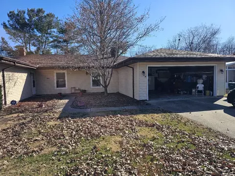 Exterior - 2400 Austin Dr, Springfield, IL 62704 photo 3 of 8