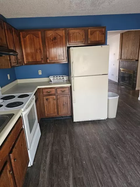 Kitchen - 2400 Austin Dr, Springfield, IL 62704 photo 1 of 4