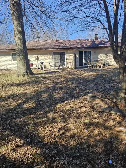 Exterior - 2400 Austin Dr, Springfield, IL 62704 photo 6 of 8