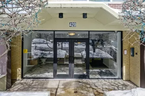 420 W Aldine Ave #428, Chicago, IL 60657