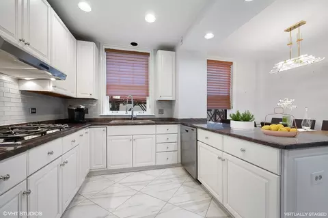 237 E Delaware Pl #2A, Chicago, IL 60611 photo 4