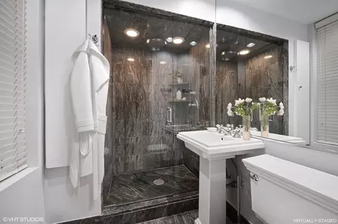 237 E Delaware Pl #2A, Chicago, IL 60611 photo 9