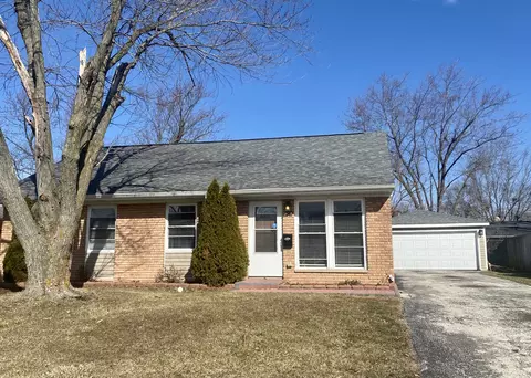 310 E Streamwood Blvd, Streamwood, IL 60107