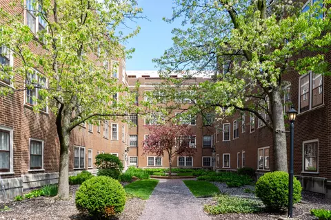 204 S Maple Ave #16, Oak Park, IL 60302
