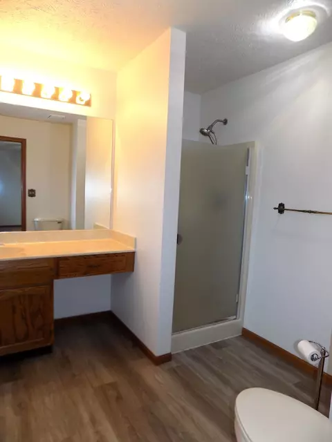 Bath - 4252 Waltham Rd, Roscoe, IL 61073 photo 2 of 2