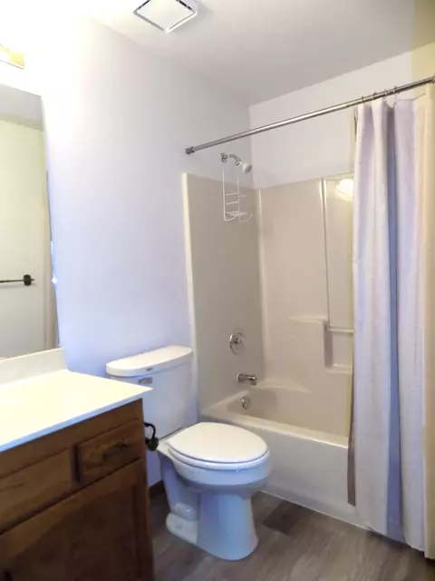 Bath - 4252 Waltham Rd, Roscoe, IL 61073 photo 1 of 2