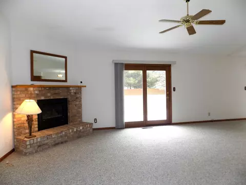 Living - 4252 Waltham Rd, Roscoe, IL 61073 photo 2 of 6