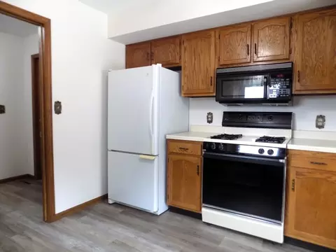 Kitchen - 4252 Waltham Rd, Roscoe, IL 61073 photo 6 of 8