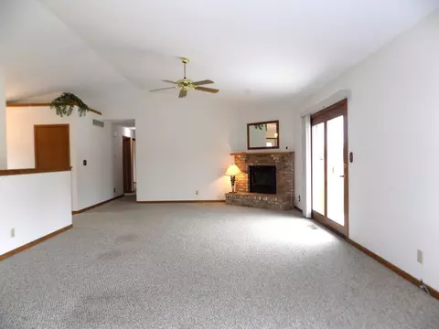 Living - 4252 Waltham Rd, Roscoe, IL 61073 photo 3 of 6