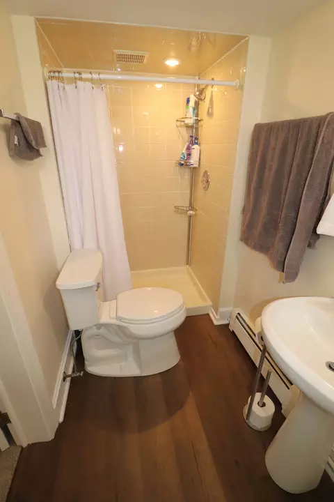 Bath - 10836 Front St, Mokena, IL 60448 photo 2 of 3