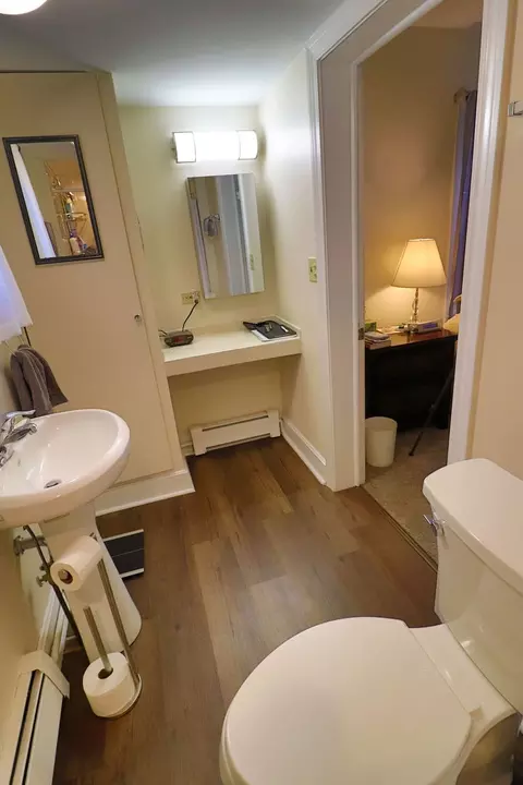 Bath - 10836 Front St, Mokena, IL 60448 photo 3 of 3
