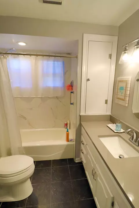 Bath - 10836 Front St, Mokena, IL 60448 photo 1 of 3
