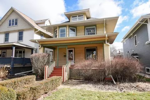 710 Clinton Ave, Oak Park, IL 60304
