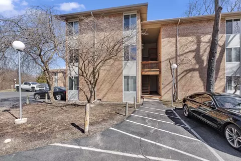 5805 Oakwood Dr #A, Lisle, IL 60532