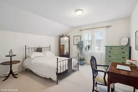 Bedroom - 8129 Kathryn Ct, Burr Ridge, IL 60527 photo 1 of 4