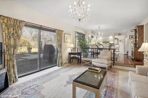 Living - 8129 Kathryn Ct, Burr Ridge, IL 60527 photo 5 of 7