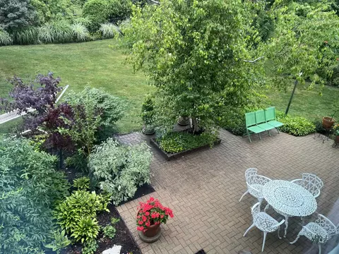 Exterior - 8129 Kathryn Ct, Burr Ridge, IL 60527 photo 7 of 11
