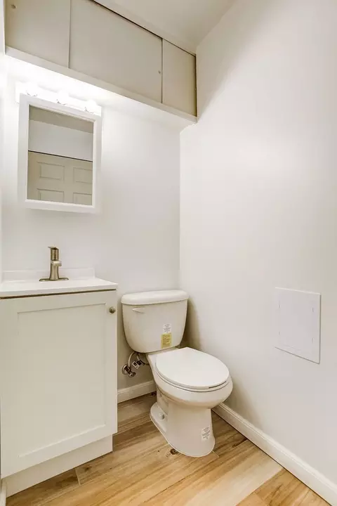 Bath - 2925 S 13th Ave, Broadview, IL 60155 photo 1 of 2