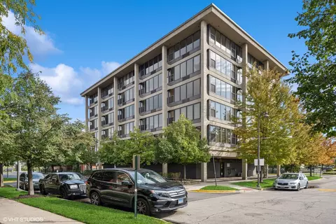 345 Eastgate Pl #402, Chicago, IL 60616