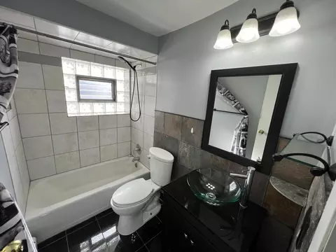 Bath - 3517 Harlem Ave #1C, Berwyn, IL 60402 photo 1 of 2