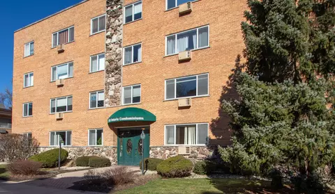 930 Ontario St #2E, Oak Park, IL 60302