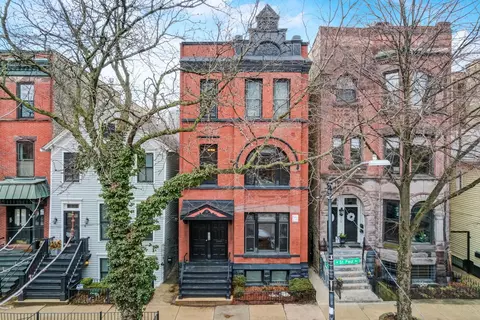 224 W Saint Paul Ave #2, Chicago, IL 60614