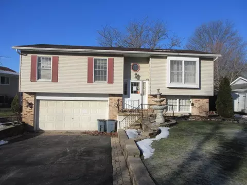 1239 Bunker St, Woodstock, IL 60098