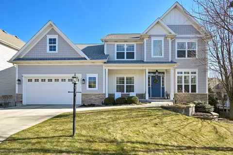 2041 Windham Cir, Wheaton, IL 60187