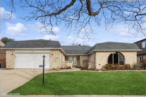 4360 Lindenwood Ln, Northbrook, IL 60062