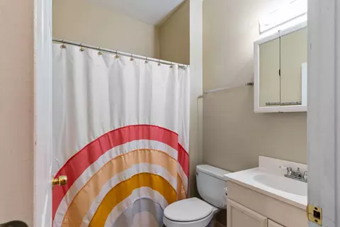 Bath - 735 E 50th St #3, Chicago, IL 60615 photo 4 of 6
