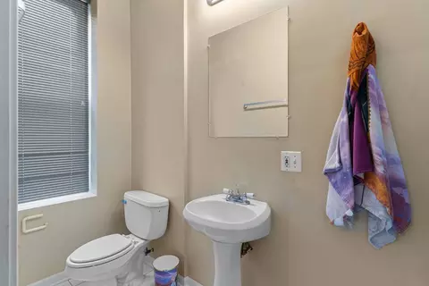 Bath - 735 E 50th St #3, Chicago, IL 60615 photo 5 of 6