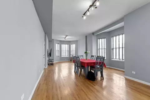 Dining - 735 E 50th St #3, Chicago, IL 60615 photo 3 of 3