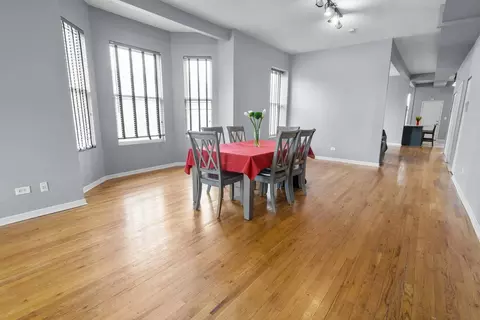Dining - 735 E 50th St #3, Chicago, IL 60615 photo 2 of 3