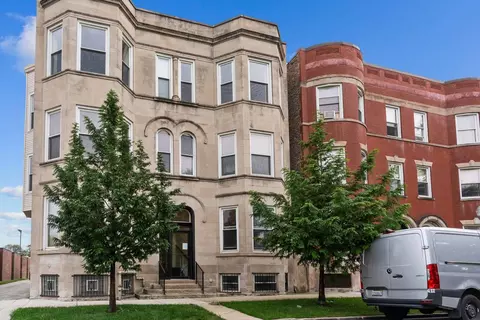 735 E 50th St #3, Chicago, IL 60615