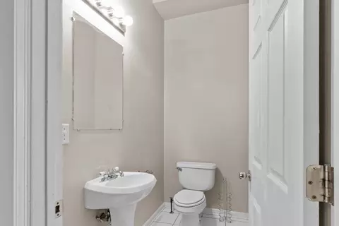 Bath - 735 E 50th St #3, Chicago, IL 60615 photo 1 of 6