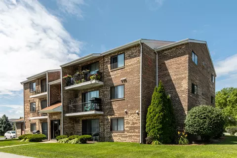 7345 W 157th St #2A, Orland Park, IL 60462