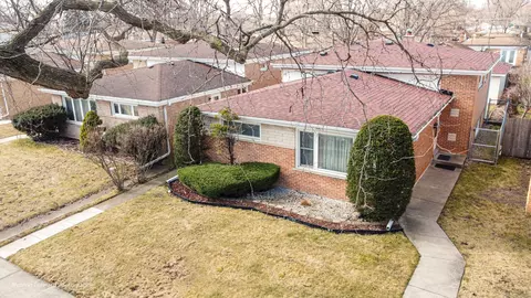 9414 Lavergne Ave, Skokie, IL 60077