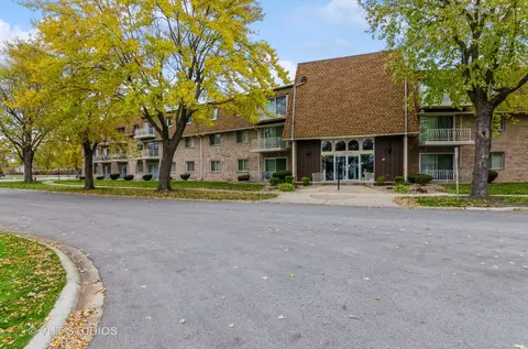 3240 N Manor Dr #117, Lansing, IL 60438