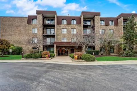 2100 Valencia Dr #306B, Northbrook, IL 60062