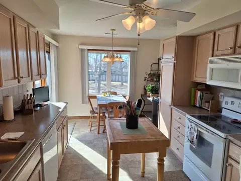 601 N Main St #3S, Normal, IL 61761 photo 2