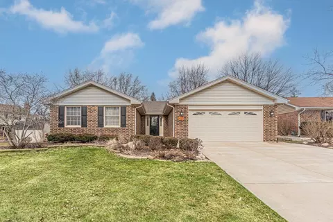 427 Farnham Ln, Wheaton, IL 60189