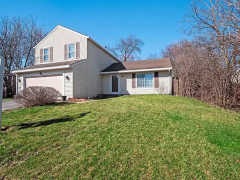 30 W250 Huntington Dr, Warrenville, IL 60555